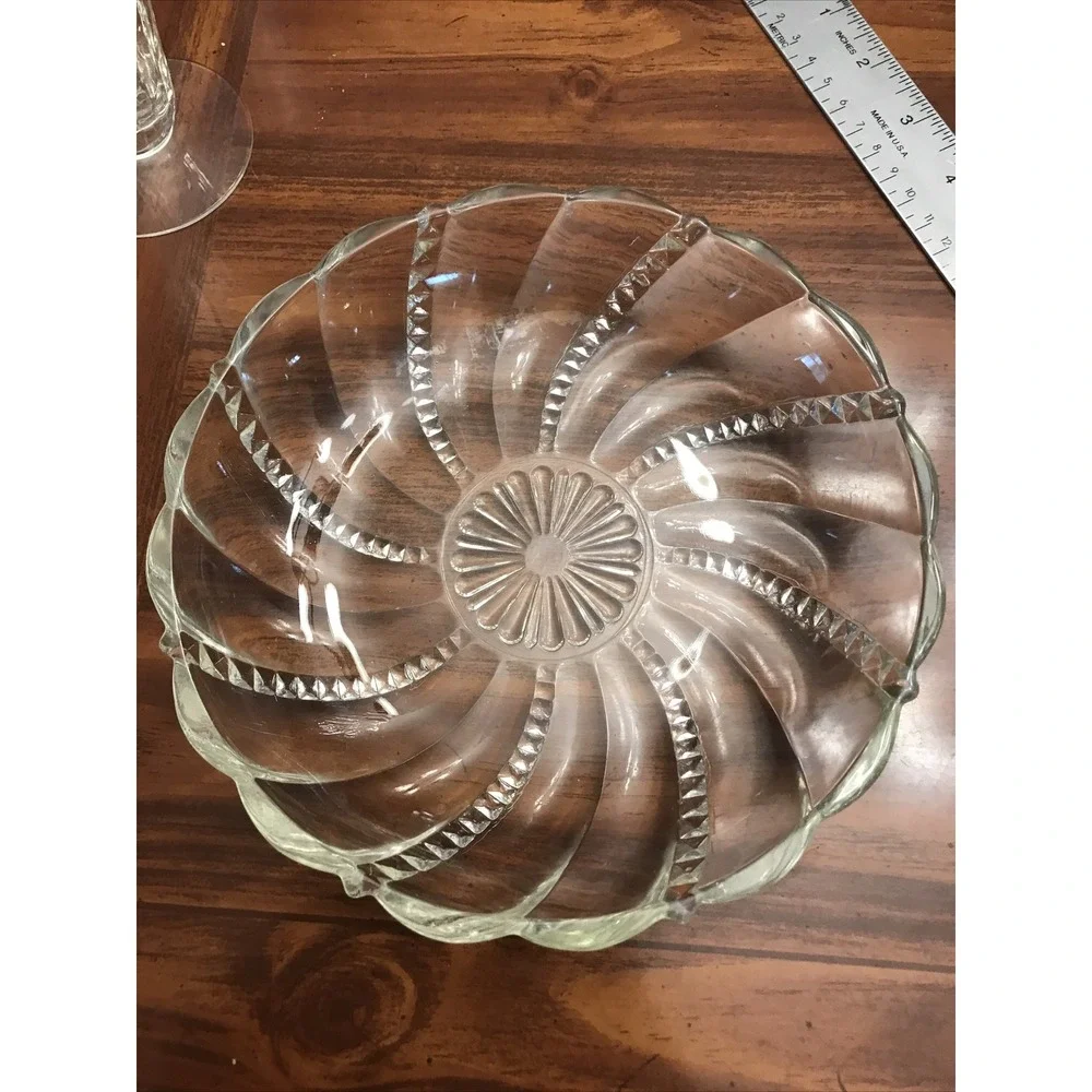Clear Glass swirl flower 7.5 inch salad‎ bowl Vintage